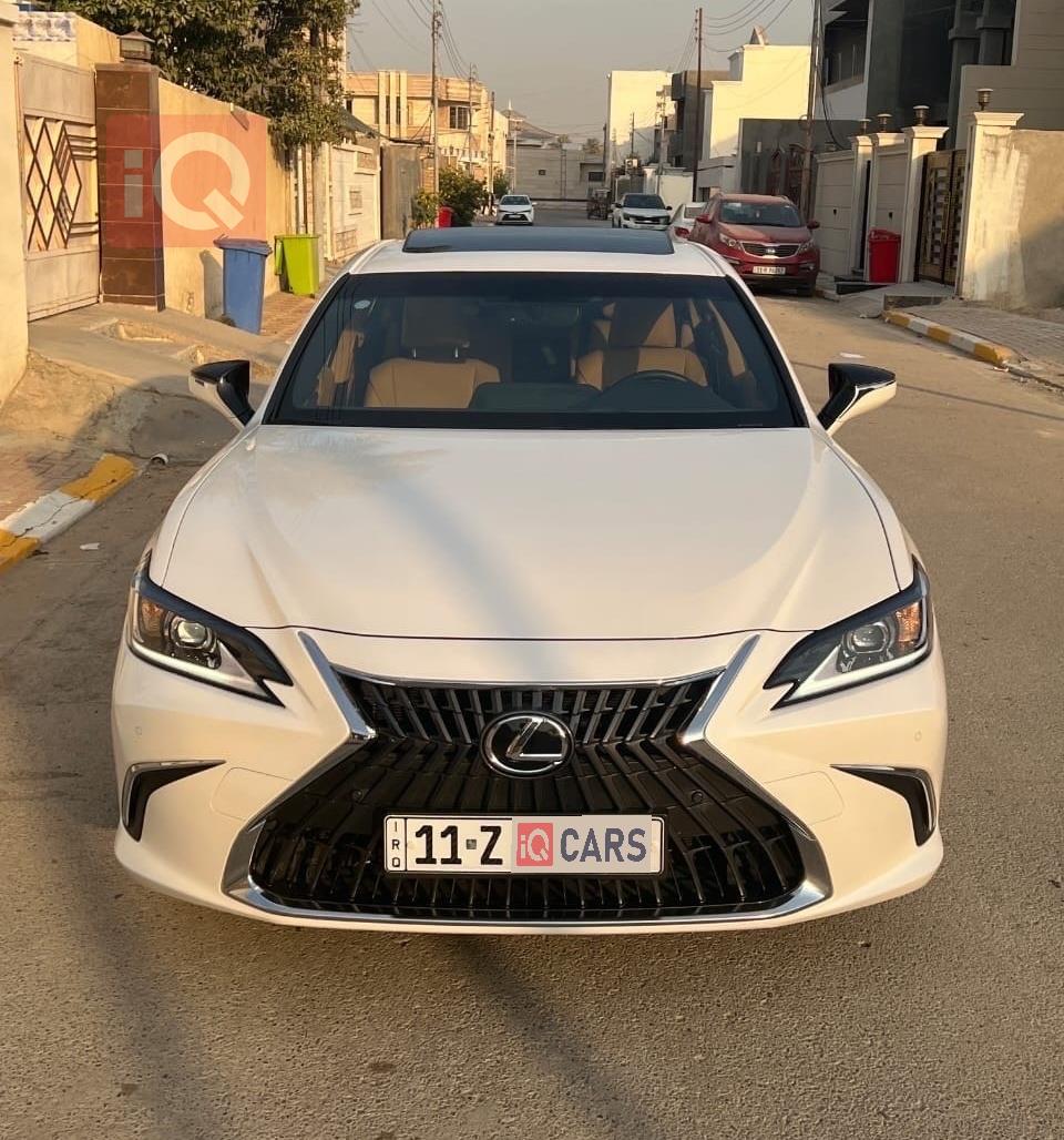 لكزس ES