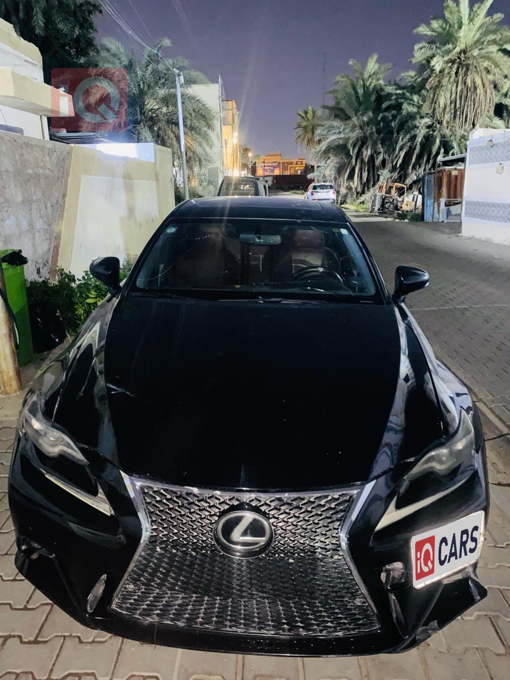 لكزس IS