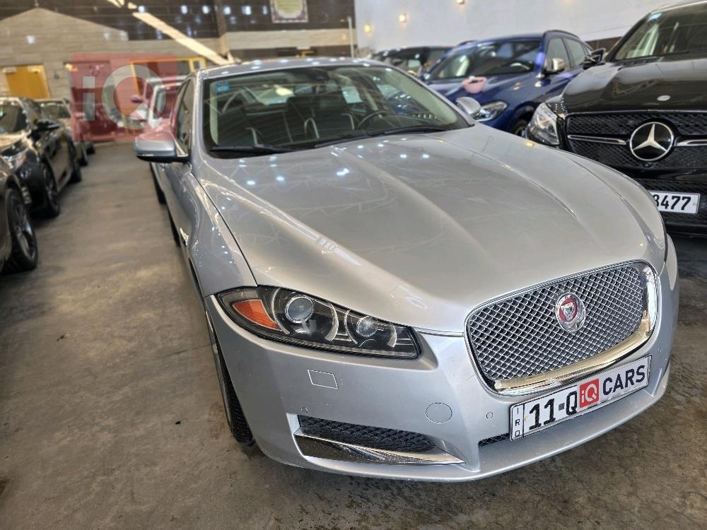 جاكوار XF