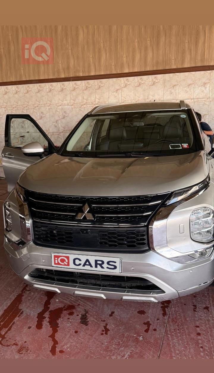 ميتسوبيشي اوتلاندر