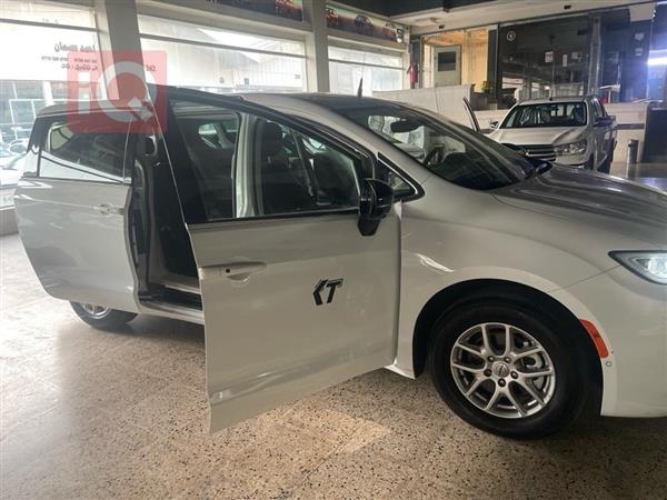 Carousel image 4