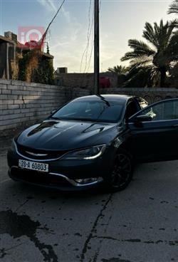 2015 كرايسلر 200
