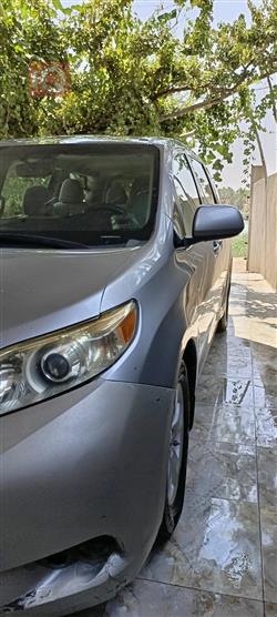 Toyota Sienna 2011
