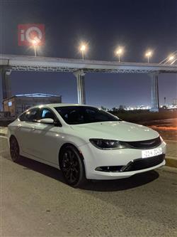 2016 كرايسلر 200