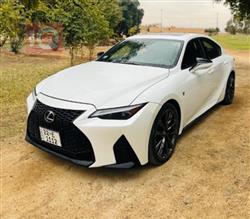 Lexus IS 2023