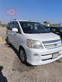 Toyota Noah 2002
