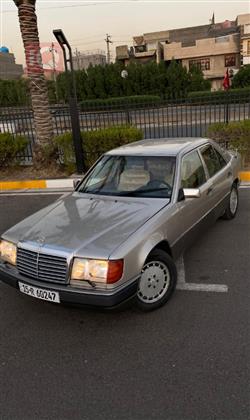 1992 مرسيدس بنز E-Class
