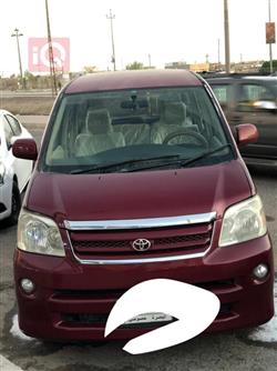 Toyota Noah 2004