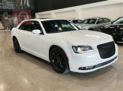 Chrysler 300 2023