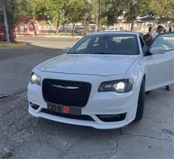 2017 كرايسلر 300