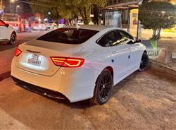 2016 كرايسلر 200