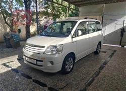 Toyota Noah 2003