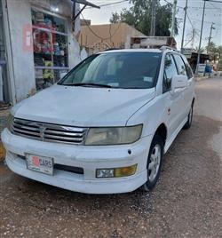 Mitsubishi Chariot 2000