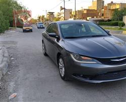 2015 كرايسلر 200