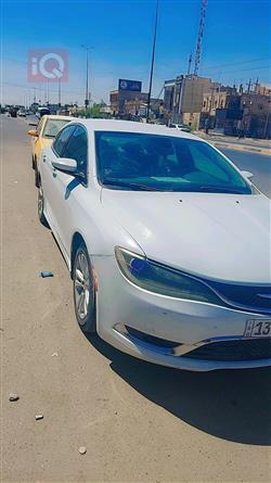 2015 كرايسلر 200