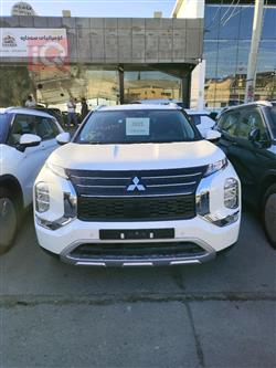 2025 ميتسوبيشي اوتلاندر