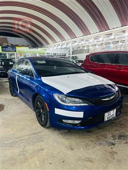 2017 كرايسلر 200