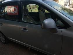 2012 كيا كارينز