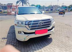 2016 تويوتا لاندكروزر