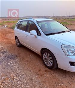 2012 كيا كارينز