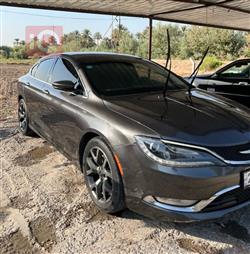 2015 كرايسلر 200