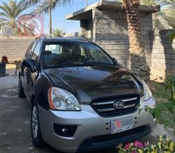 2011 كيا كارينز