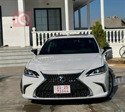 2024 لكزس ES