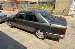 1993 مرسيدس بنز E-Class