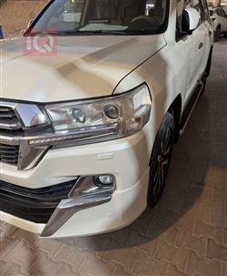 2018 تويوتا لاندكروزر