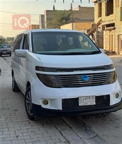 Nissan Elgrand 2004