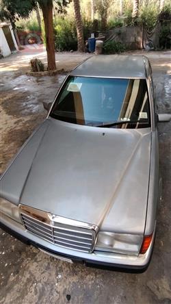 1990 مرسيدس بنز E-Class