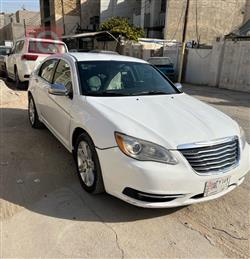 2013 كرايسلر 200